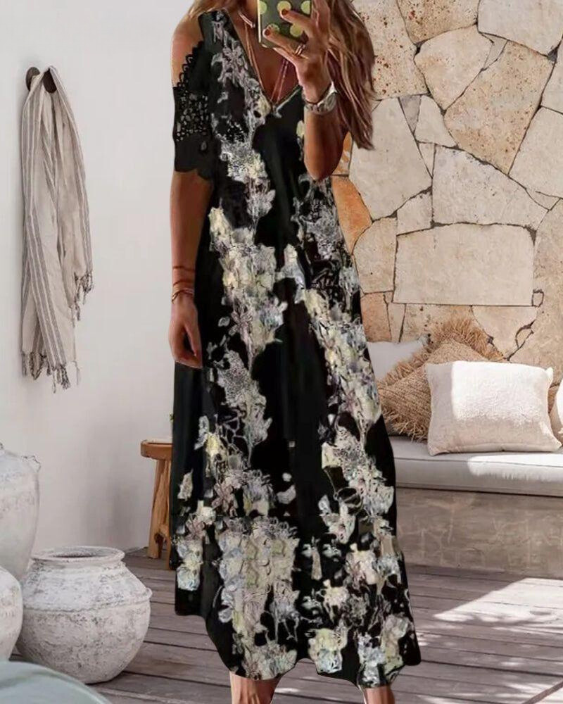 Sandra® | Kleid mit Blumenmuster und kurzen Spitzenärmeln