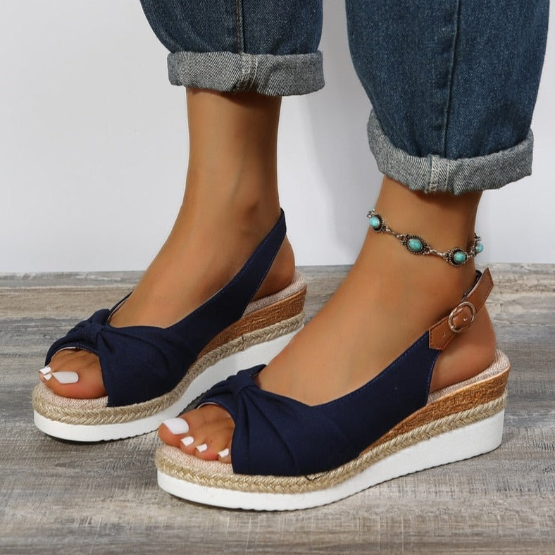 Elizabeth® | Comfort Keilabsatz-Sandalen mit verstellbarem Riemen und Fußbett