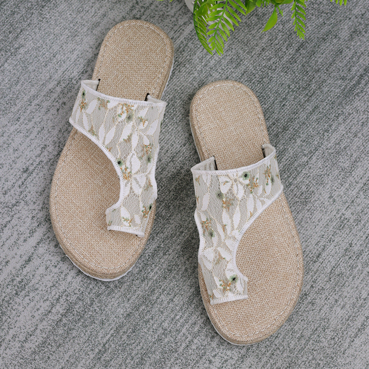 Everly® | Blume Flache Sandalen mit Zehensteg